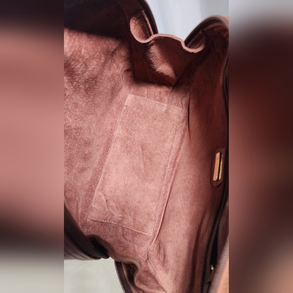 Gucci Square Boston handbag. Minor tarnishing on hardware. Wear under handles - Picture 8 of 16